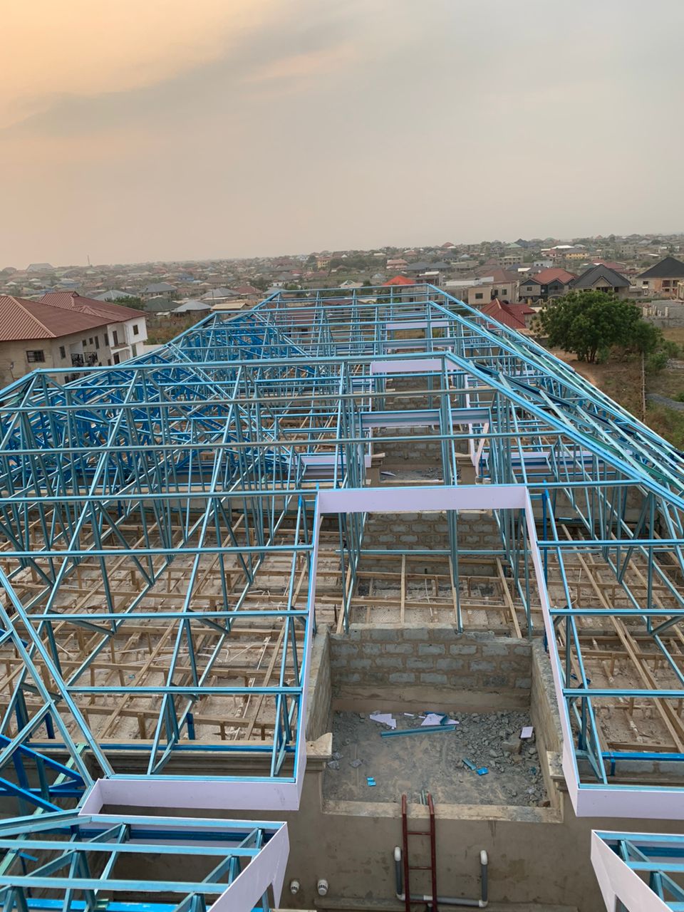 Metal truss layout with cross-bracing for strength
